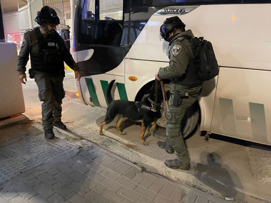 القدس : فيديو من مكان عملية الطعن قرب حاجز مخيم شعفاط